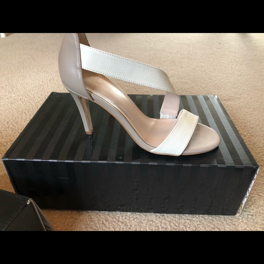 VS nude/ ivory heels